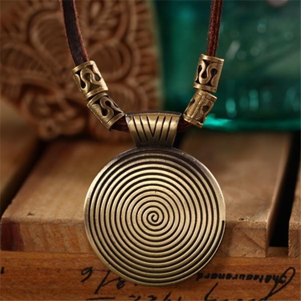 cambioprcaribe Hypnosis Circle Leather Pendant Necklace